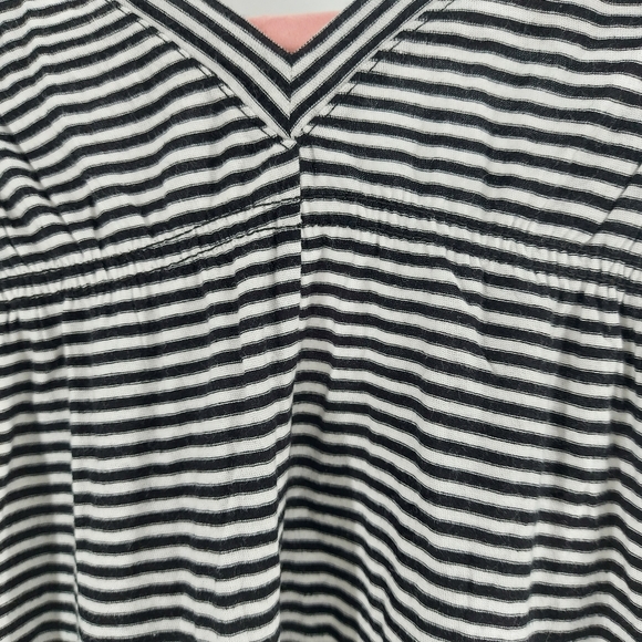 Susina black and white stripe v neck tank top back gathering - Picture 7 of 9